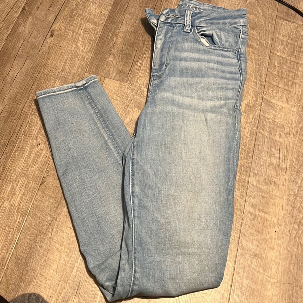 AMERICAN EAGLE Curvy hi rise begging next level stretch